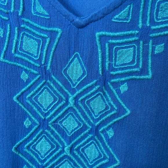 Lilly Pulitzer Embroidered V-Neck Platter Top With Butterfly Sleeves - Picture 3 of 9